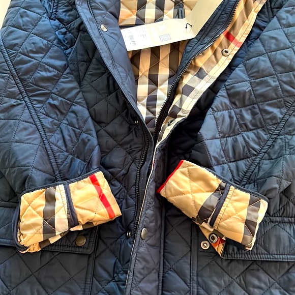 Authentic Burberry Never worn hasTag attached FITS Female size SMALL - Picture 4 of 6